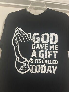 Gildan Black Short Sleeve Tee with White Praying Hands & Faith Graphic